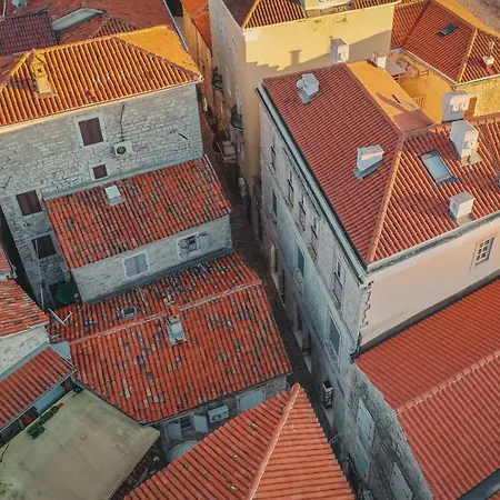 R Club Old Town Apartment Budva