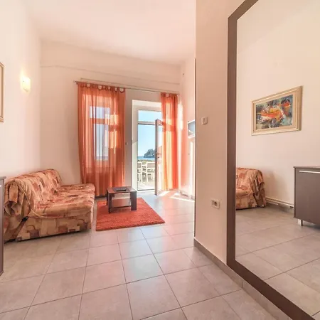 R Club Old Town Apartment *