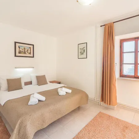 R Club Old Town Apartment Budva