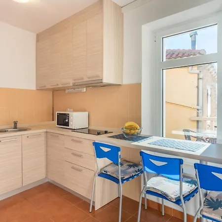 R Club Old Town Apartment