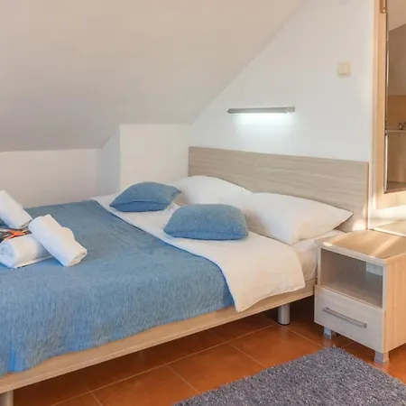 R Club Old Town Apartment *