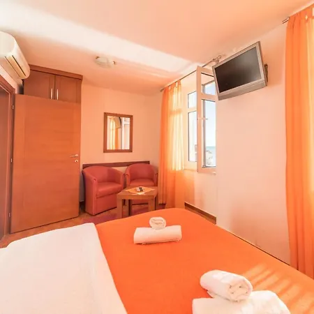 R Club Old Town Apartment *